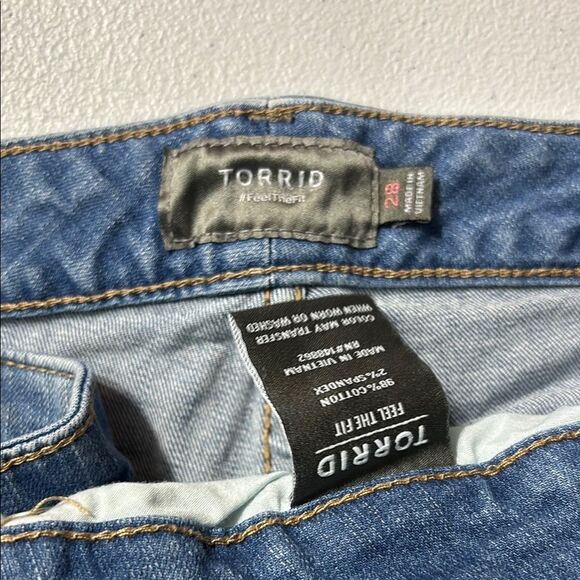 Torrid Medium Blue Denim Shorts 28 - Picture 3 of 3